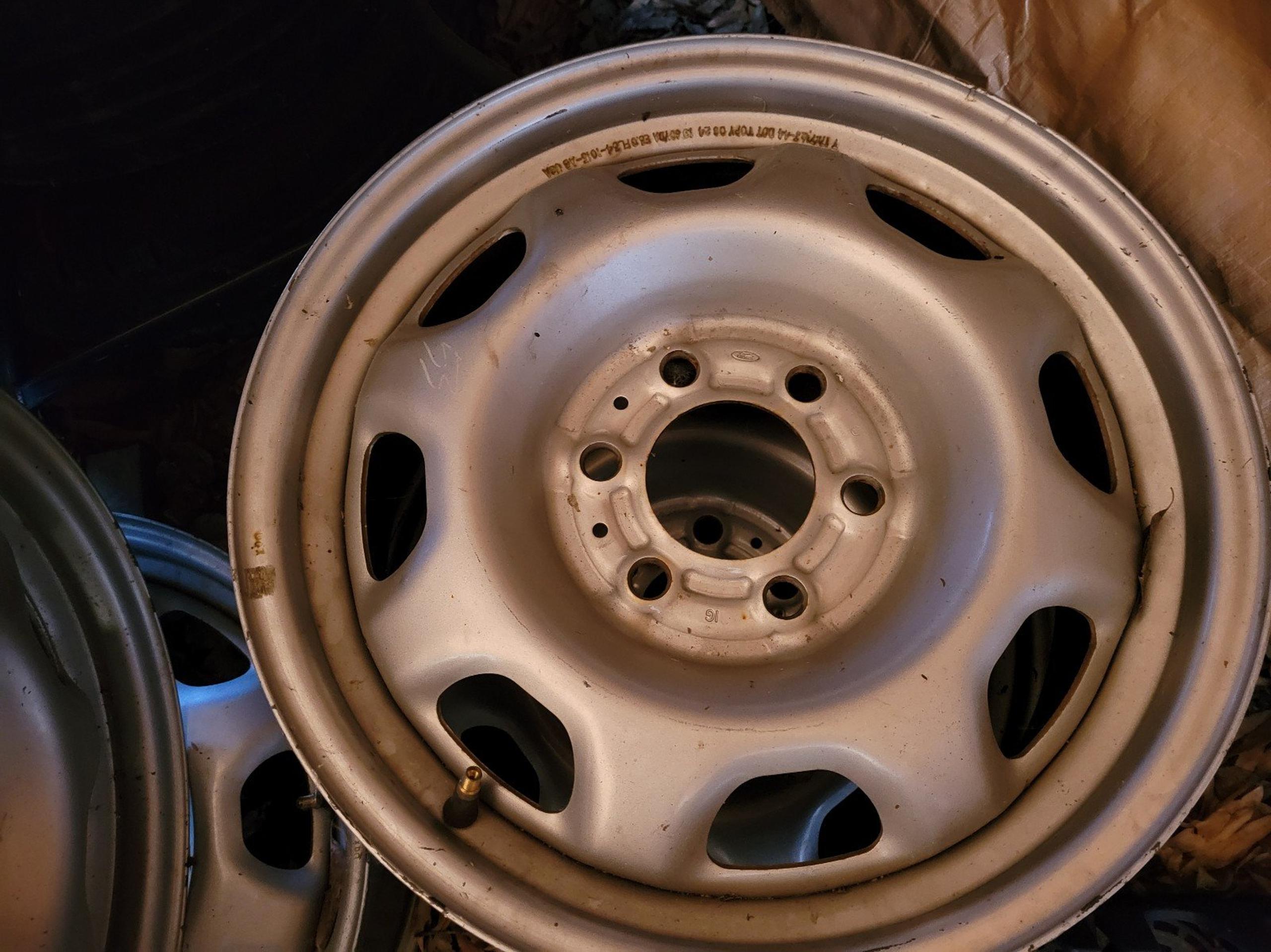 FORD F150 XLT OEM RIMS (LOCAL DELIVERY ONLY)