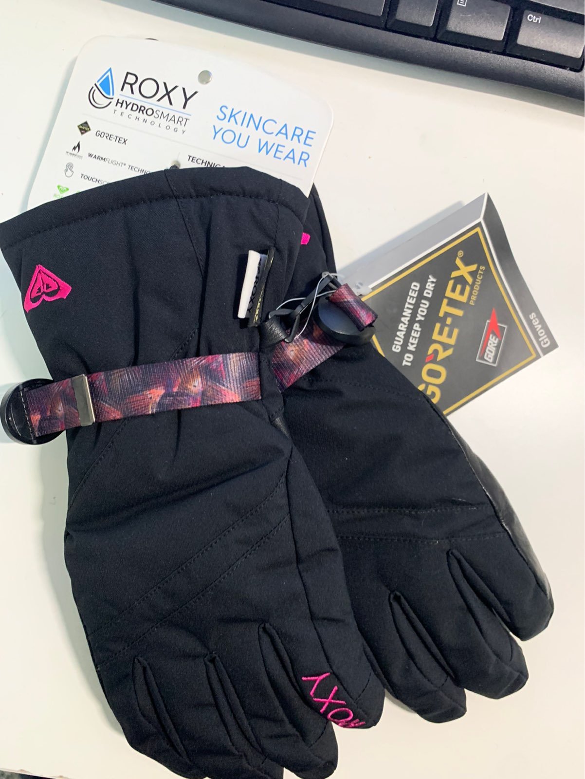 Brand new Roxy women's goretex snow snowboarding ski gloves