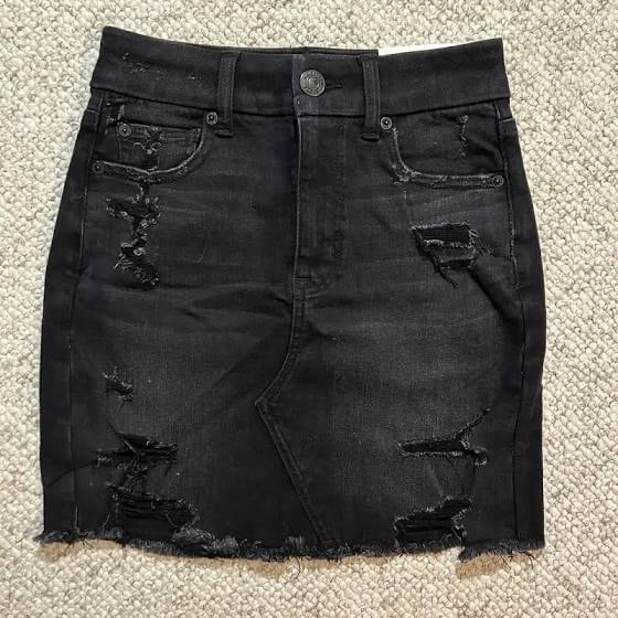 NWT American eagle black denim skirt, super stretchy, new with tags SIZE 8 SHORT