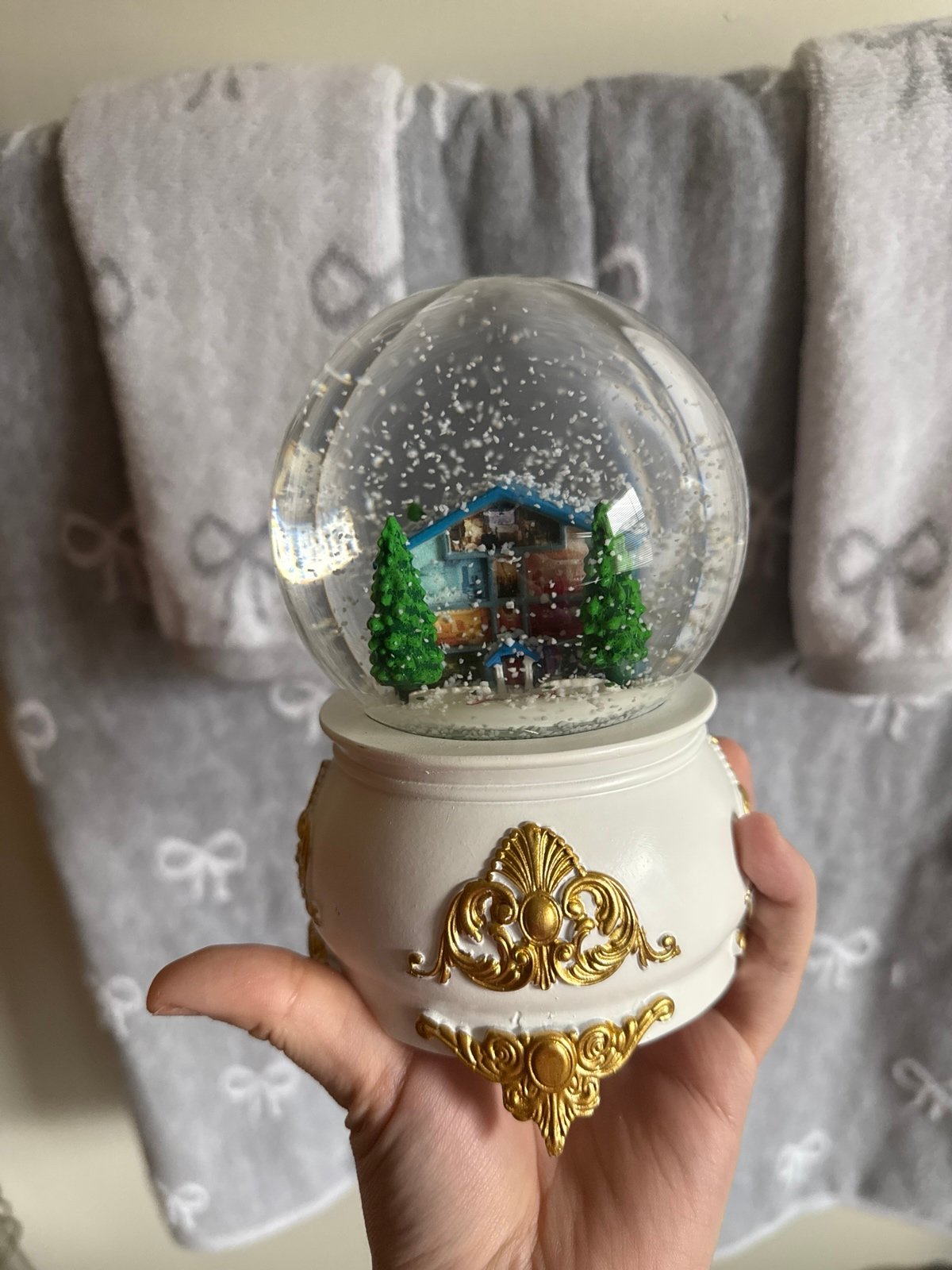 Taylor Swift Lover House Snow Globe White/Gold - GB