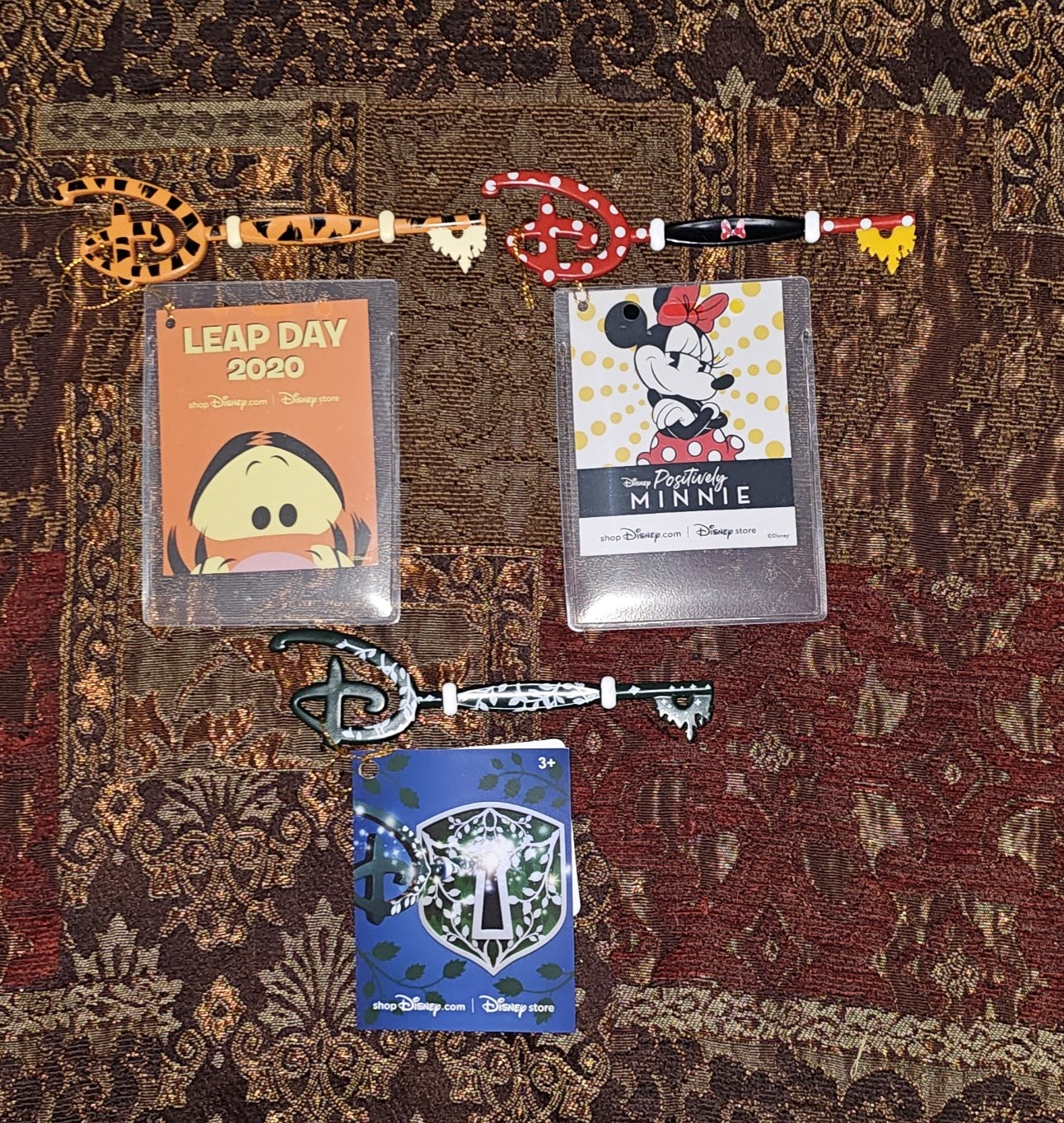 Disney Store Key Minnie Tigger Opening