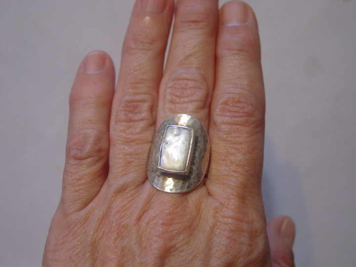 925 Israel Sterling Hammered Pearl Ring Size 8 1/2