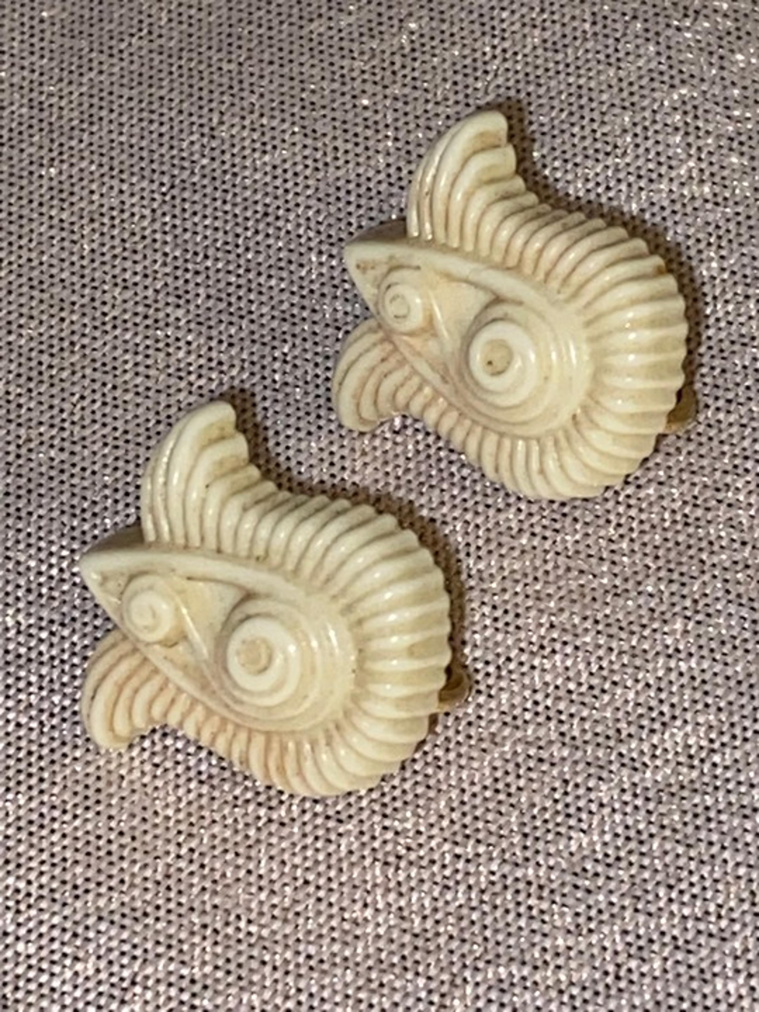 Avon Clip--on Earrings Cream Geometric