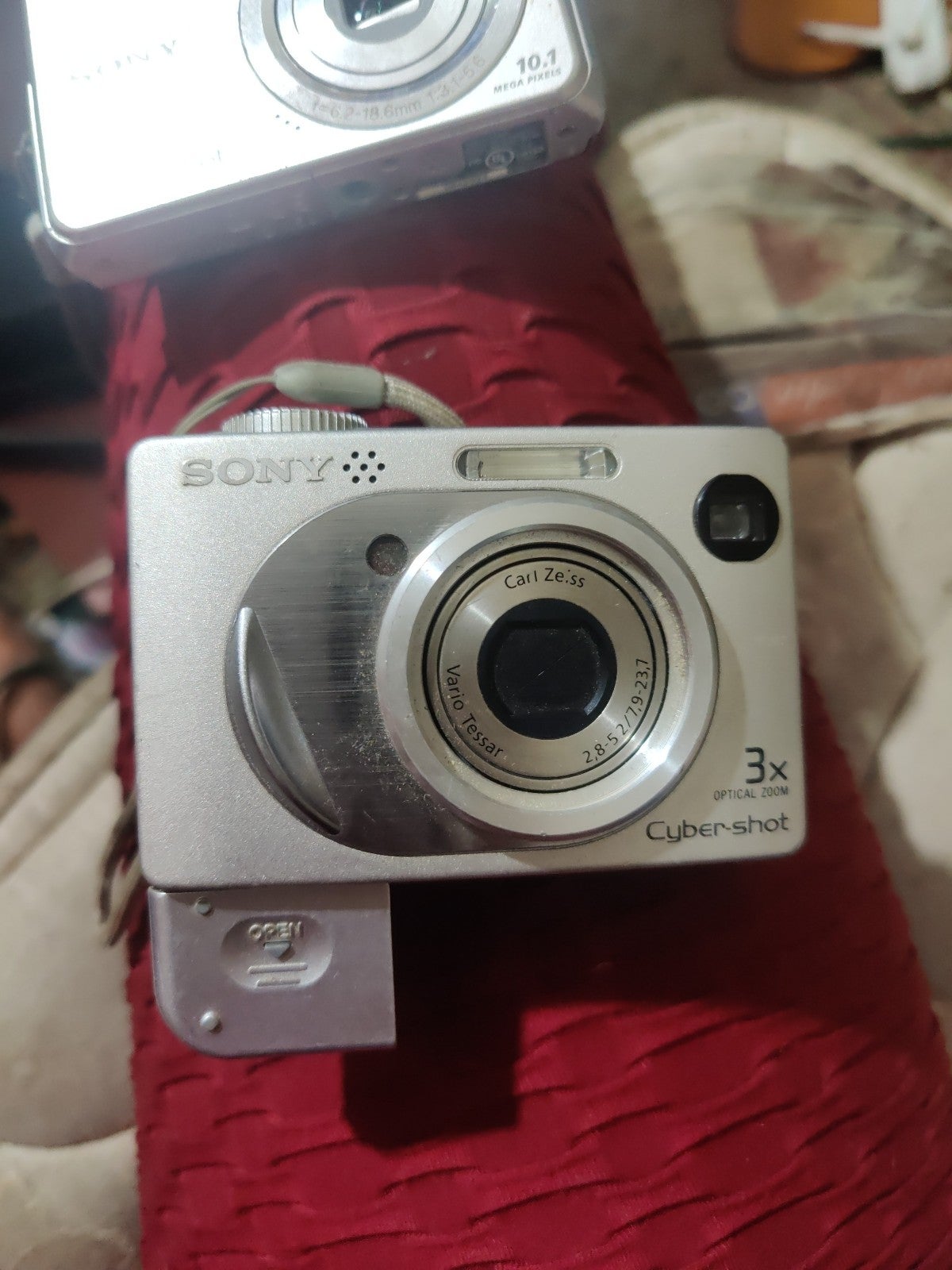 2 Sony cyber-shot camera