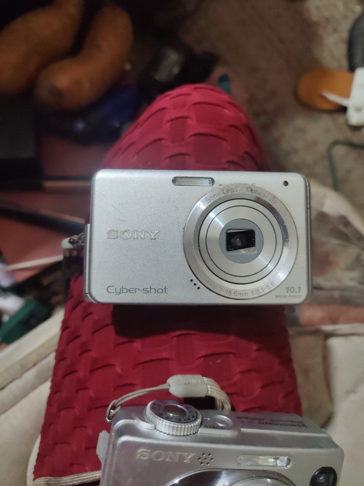 2 Sony cyber-shot camera