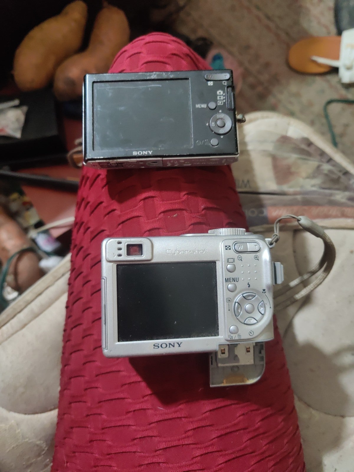 2 Sony cyber-shot camera