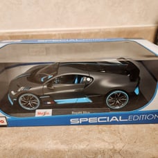 Bugatti Divo Black Blue 1 Maista diecast