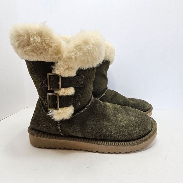 Kookaburra by Ugg Sulana Olive Night Suede Sheepskin Short boot. Size 7.