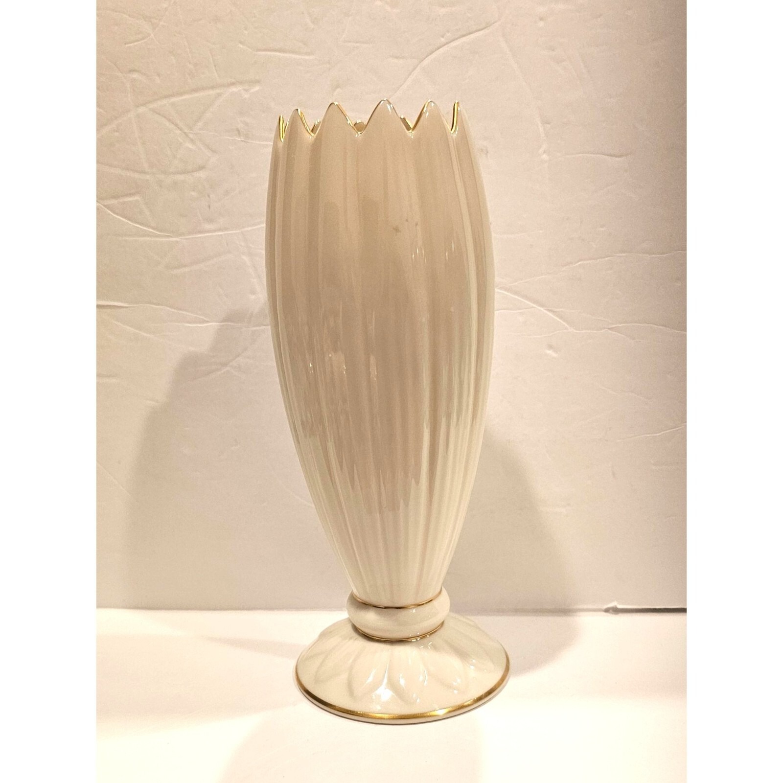 Lenox Ivory China Close Point Peal Vase With Gold Trim 3452-X320 9 Vase (USA)