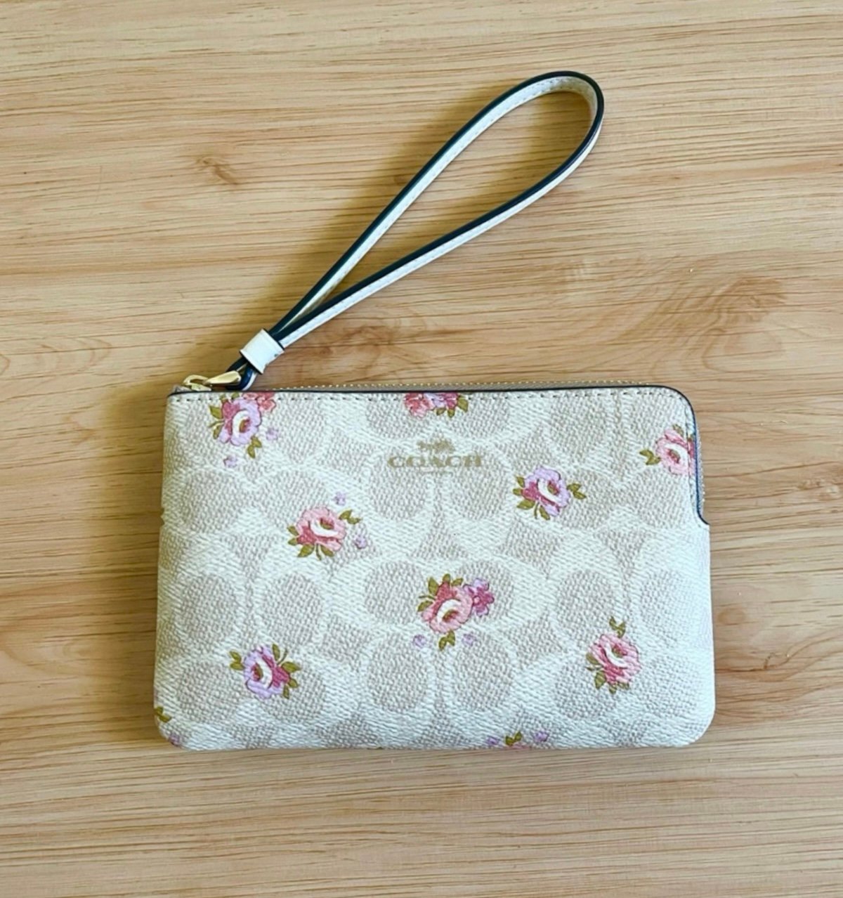 NWT COACH Corner Zip Wristlet In Signature Canvas CAR20 AUTHENTIC New!