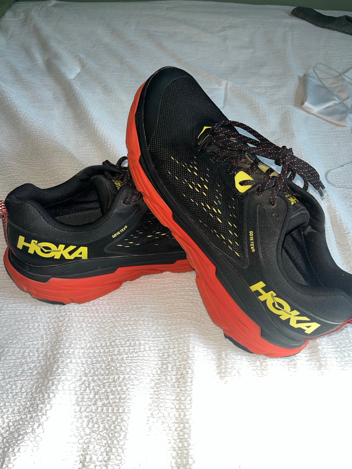 Hoka One One Gaviota 2 running shoes - black and red athletic trainers