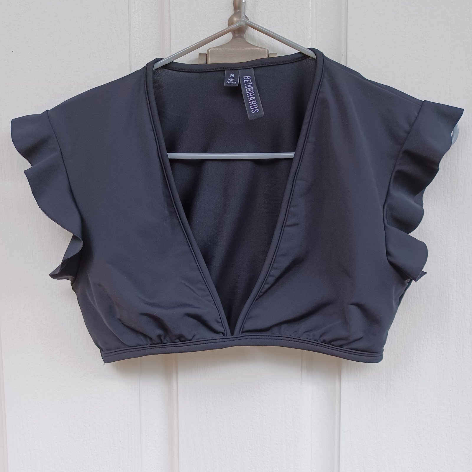 BETH RICHARDS Deep Plunge Ruffle Swim Top Sz M