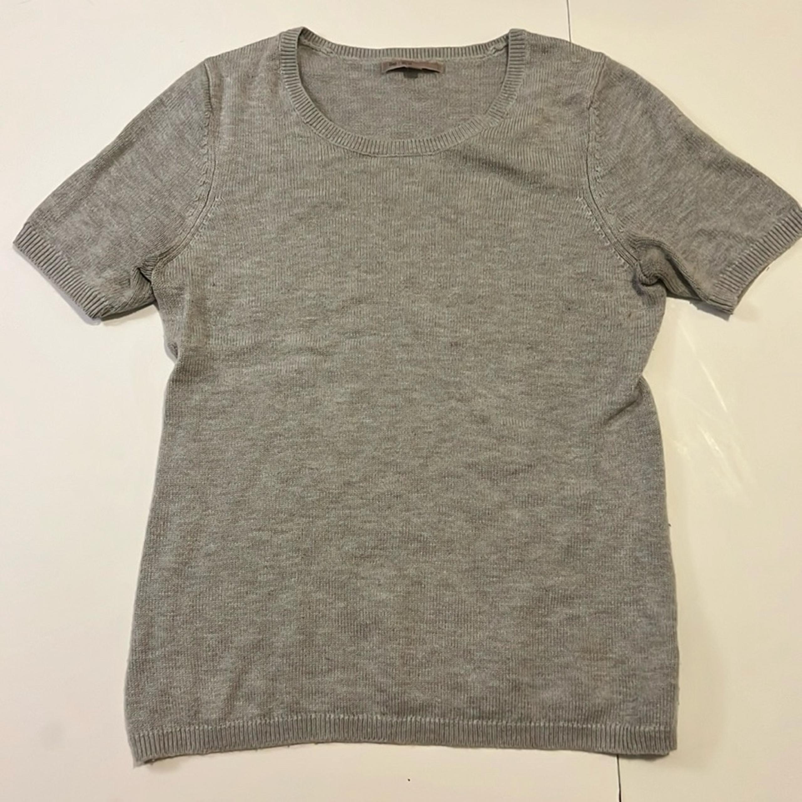 Gap light grey short sleeve sweater- Size M