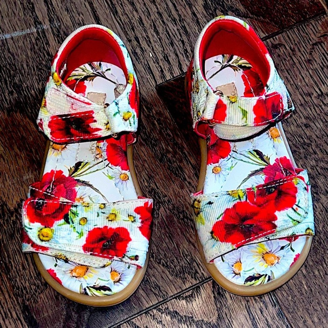 Dolce & Gabbana DG toddler girls 7 US 23 European red floral sandal luxury rare