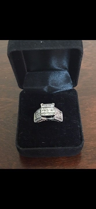10kt White Gold and Diamond Ring SIZE 5