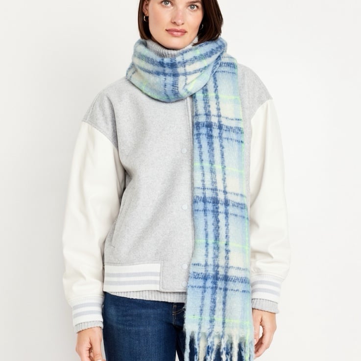NWT OLD NAVY Fringed Scar COLOR BLUE PLAID OS Product Details DETAILS • fringed