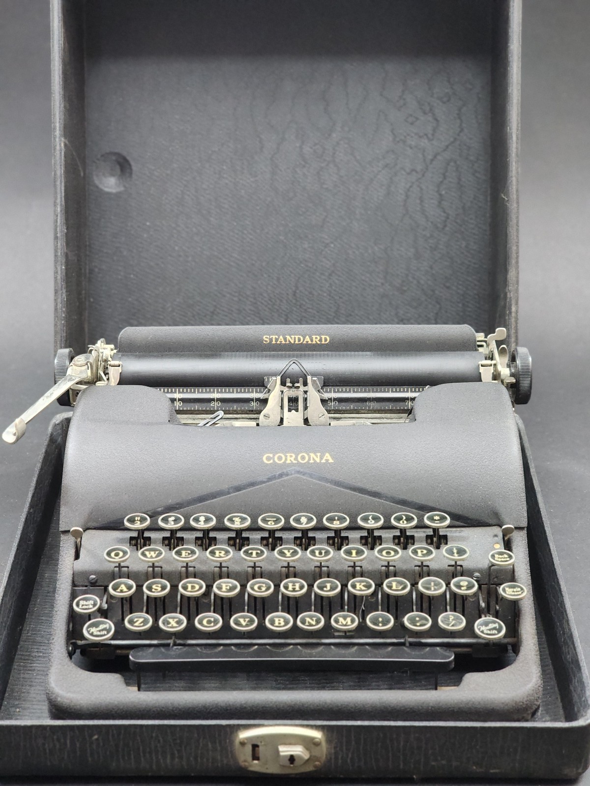 Corona Standard Floating Shift Portable Typewriter With Case