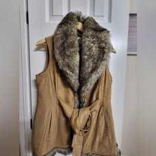 Ariat vest with faux fur collar & bottom trim size S. EXCELLENT CONDITION