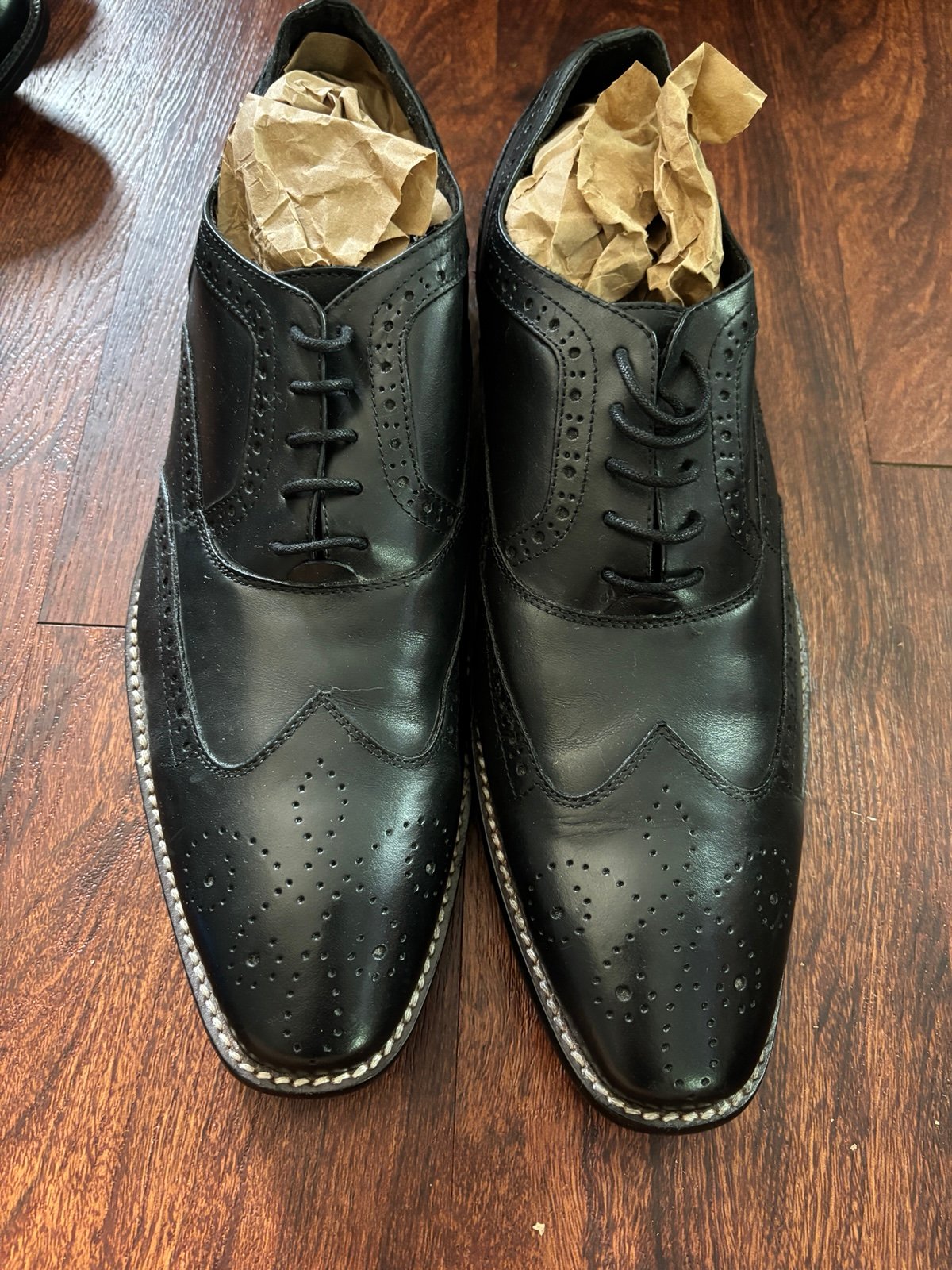 Steve Madden Black Oxford Dress Shoes with Brogue Detailing