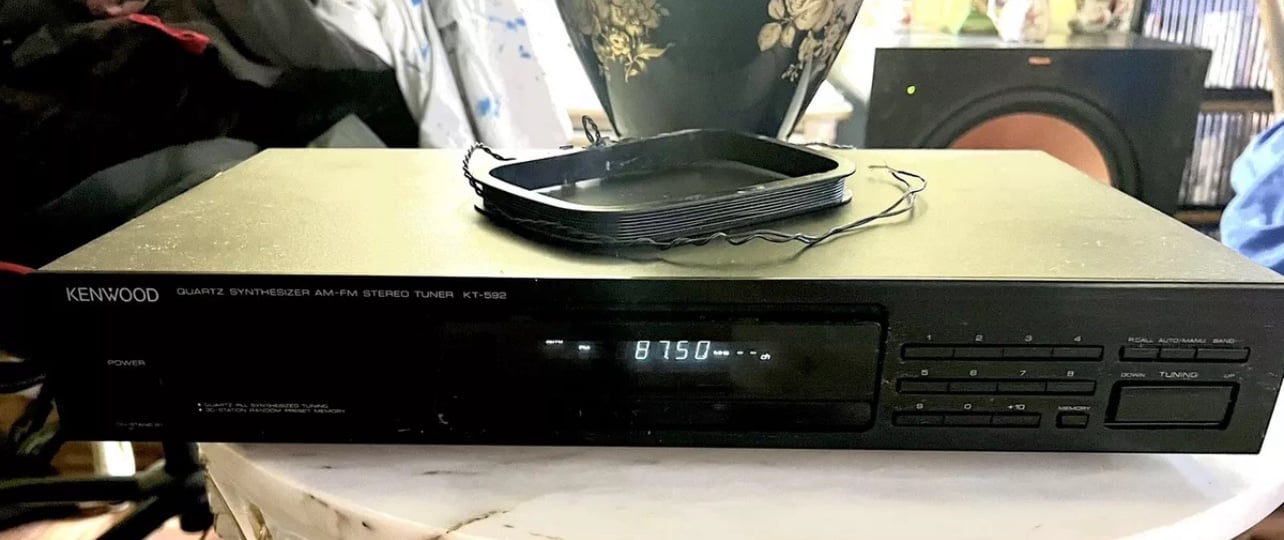 Kenwood KT-592 Quartz Synthesizer AM-FM Digital Radio Stereo Tuner Vintage WORK