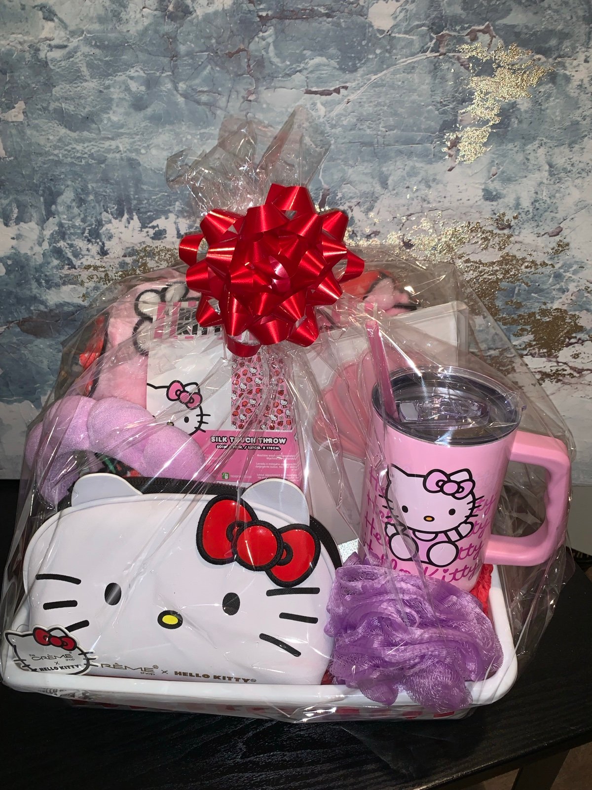 Mother’s Day gift basket Hello Kitty Available