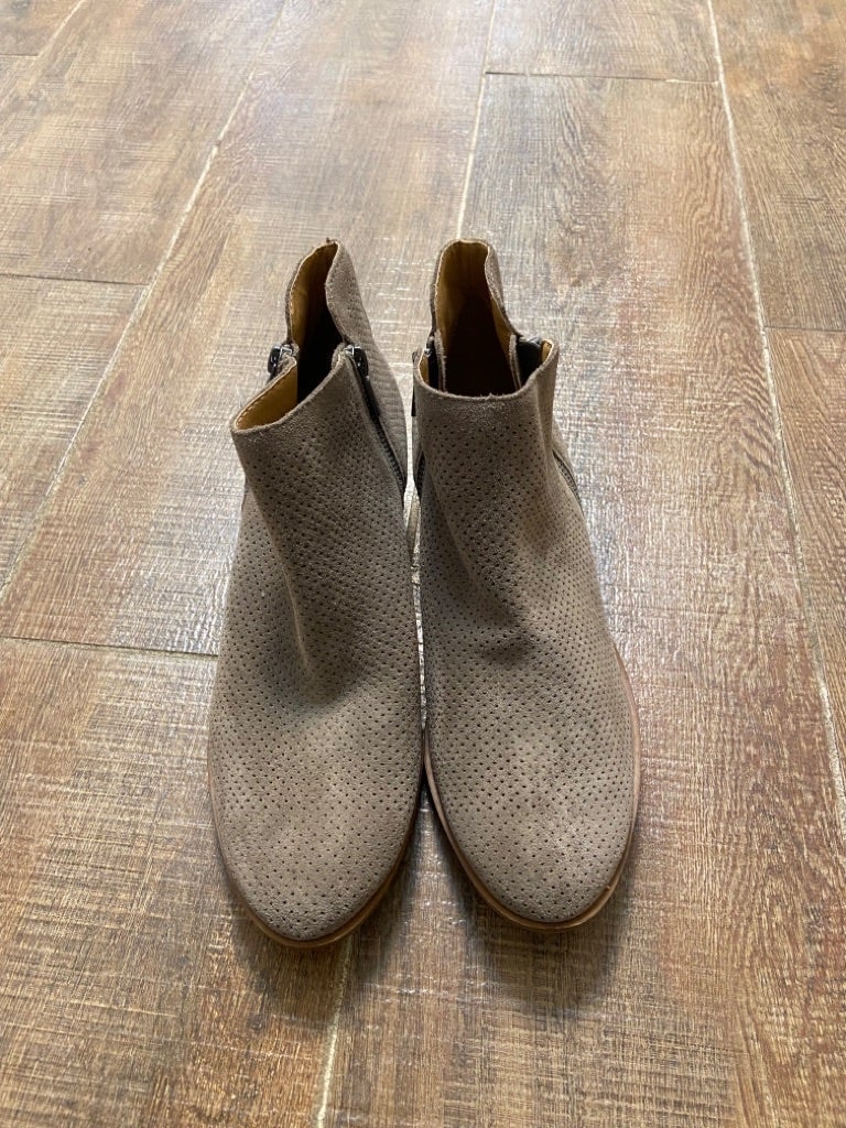 Lucky brand women’s double zipper ankle boots Sz 9.5, NWT