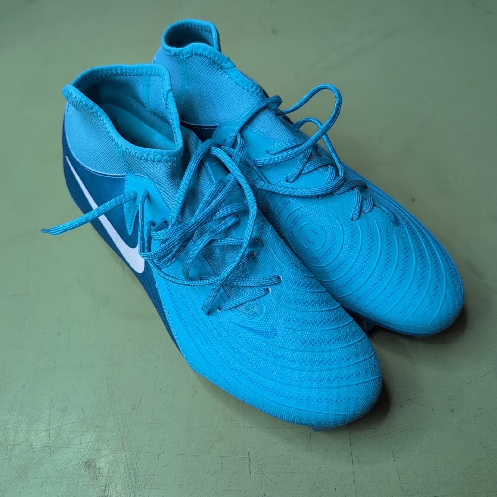 Nike Soccer Cleats US Size 9.5