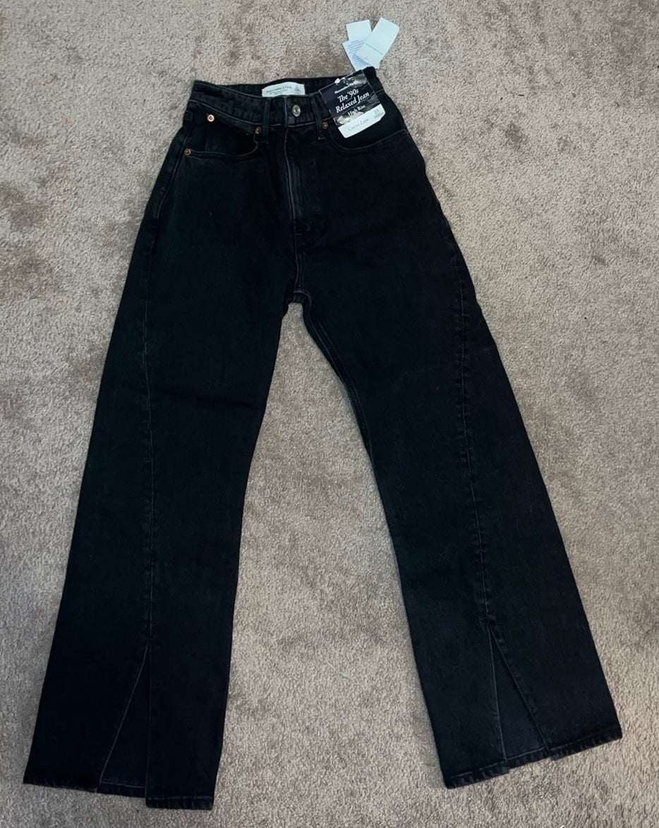 Abercrombie Love Curve high Rise 90s Relaxed Jeans