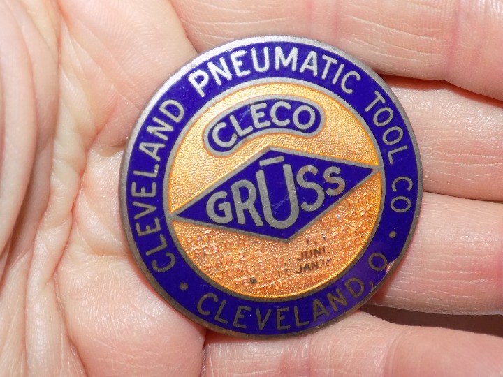 Vintage 1921 Cleveland Pneumatic Tool Co. Cleco Gruss Enamel Badge