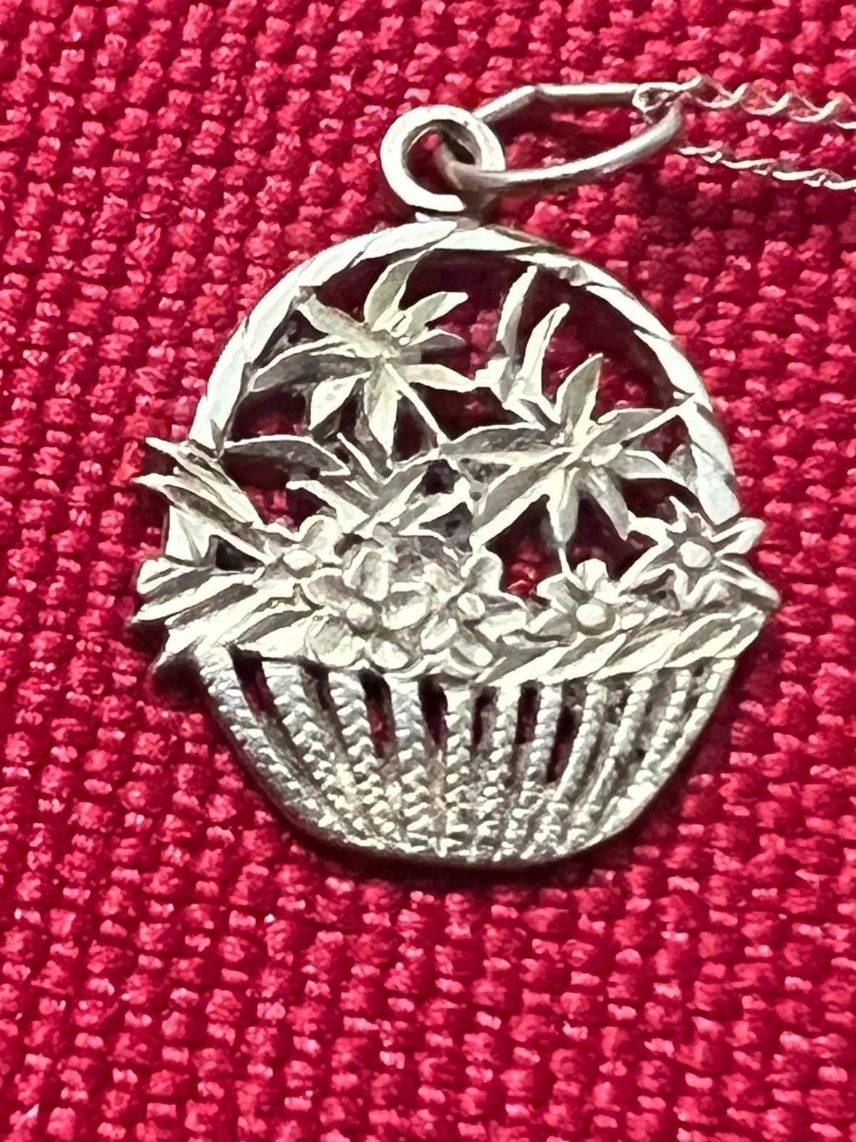 14k Yellow Gold Figural Floral Basket Pendant w/Necklace