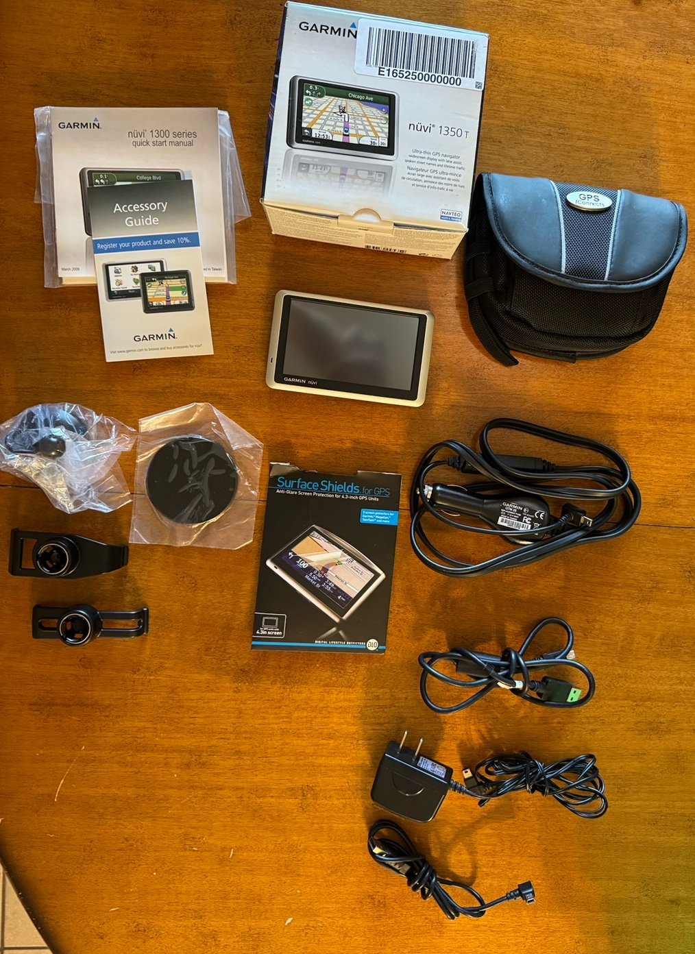 Garmin nuvi 1350T Widescreen Portable Automotive GPS Navigator Lifetime Traffic