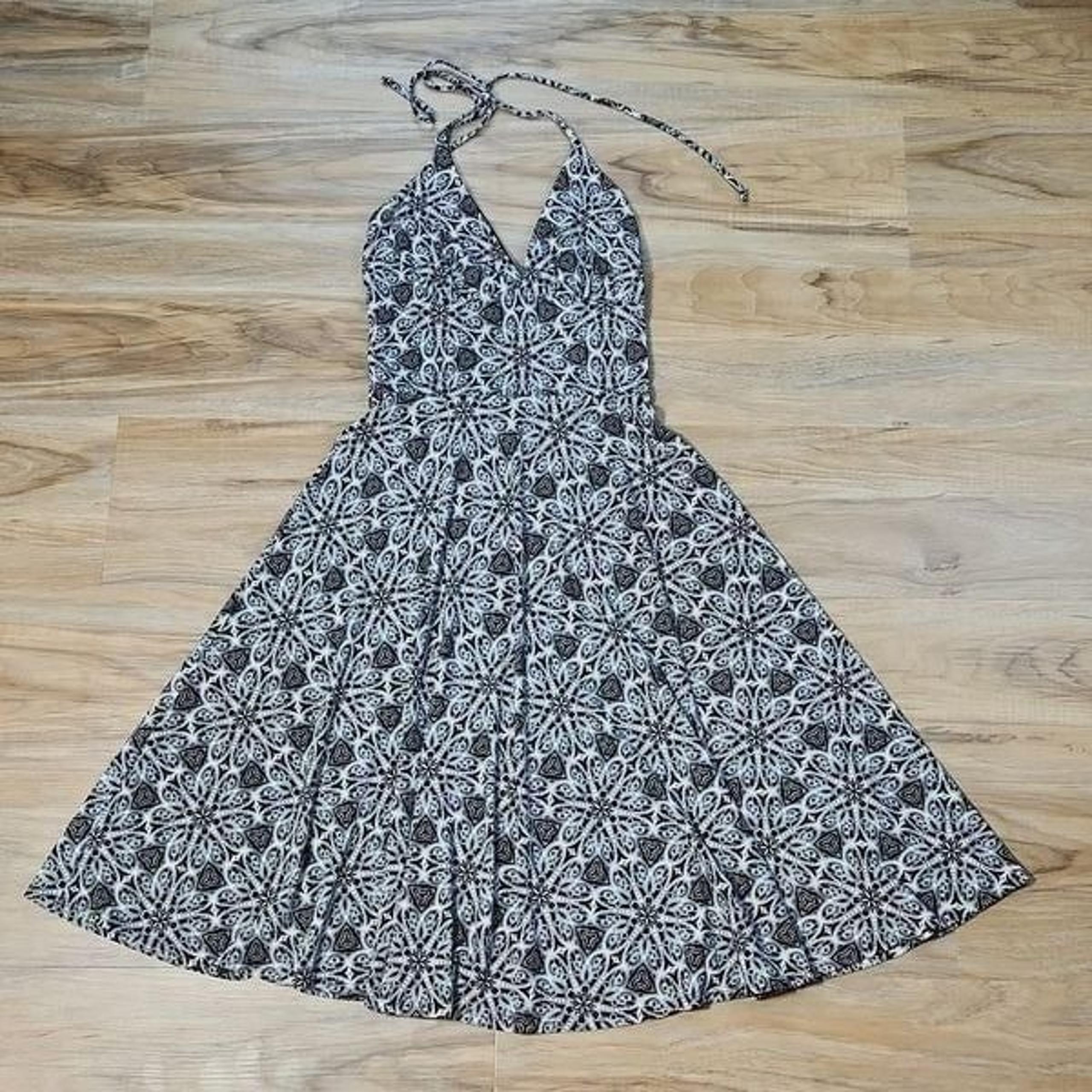 Alyn Paige New York Black & White Print Halter Neck Sleeveless Dress Small