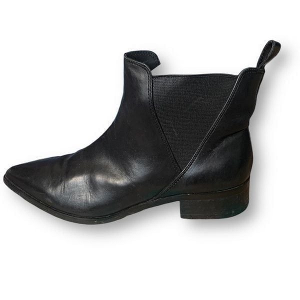 & Other Stories Shoe Black Leather Short Ankle Chelsea Boot Pointy Toe Low Heel