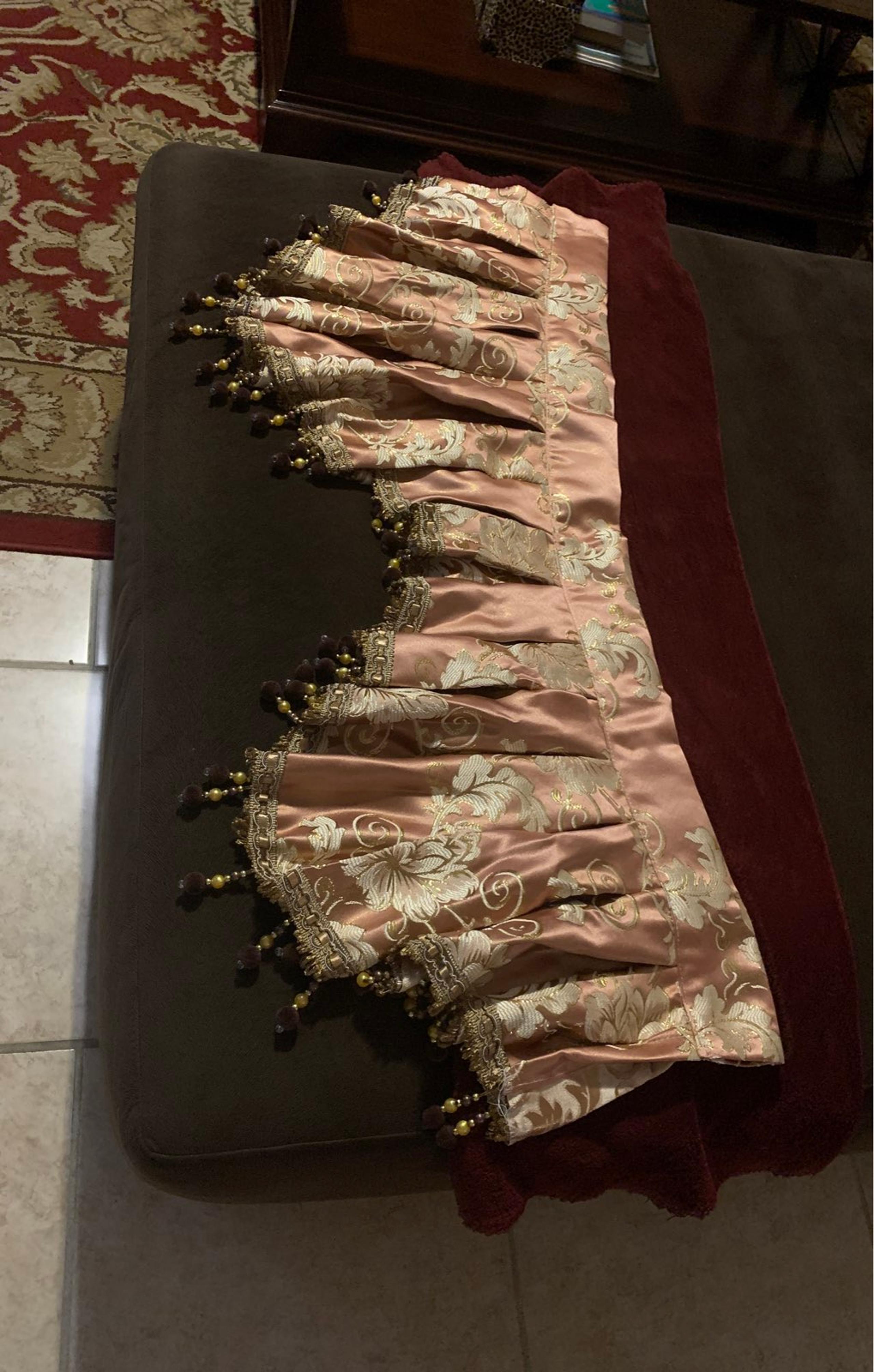 Valence curtains
