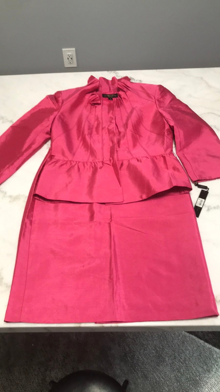 Tahari 2 piece garment jacket & skirt