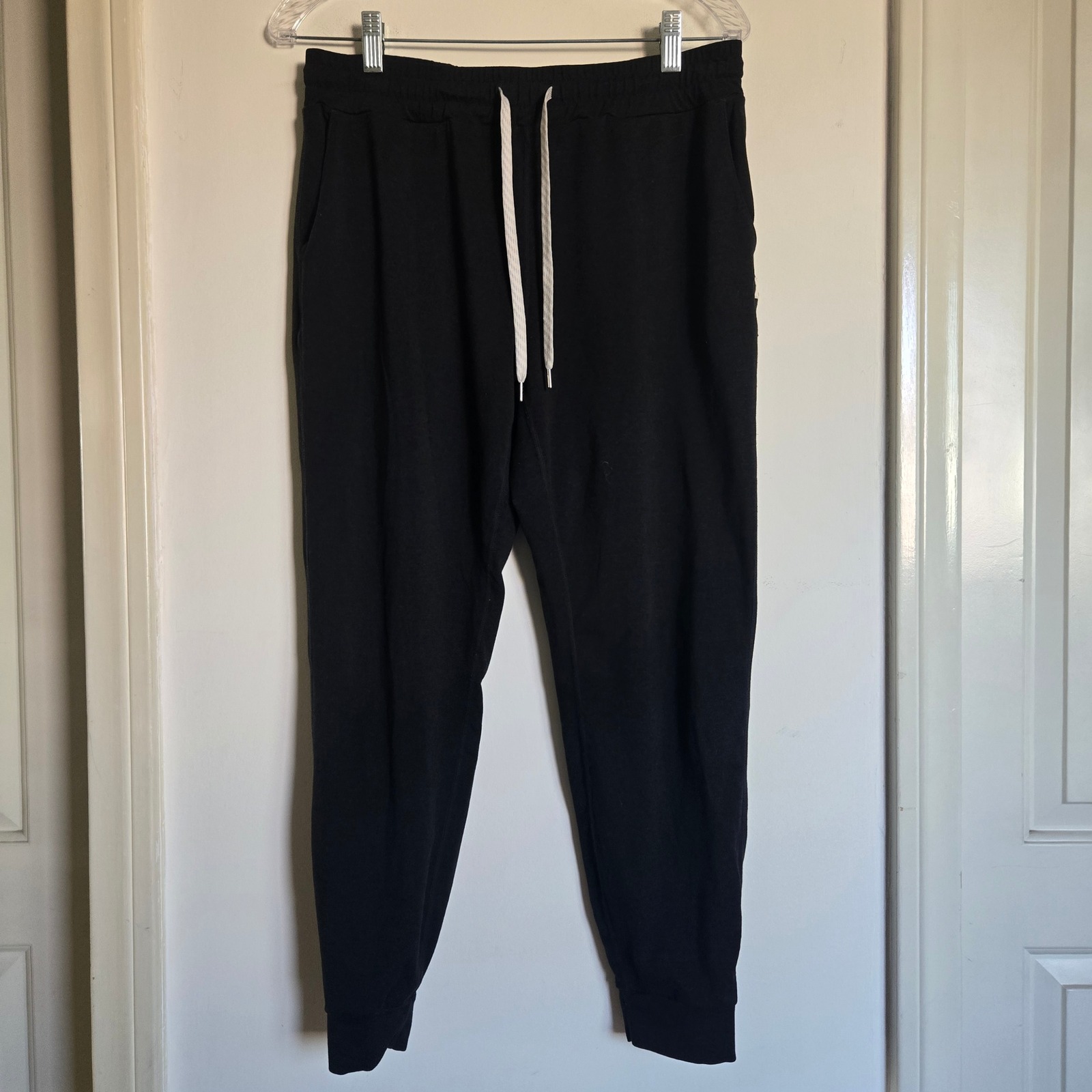 Vuori Sz M/L Performance Jogger Dark Gray Soft Stretchy Jogger Athletic Pants
