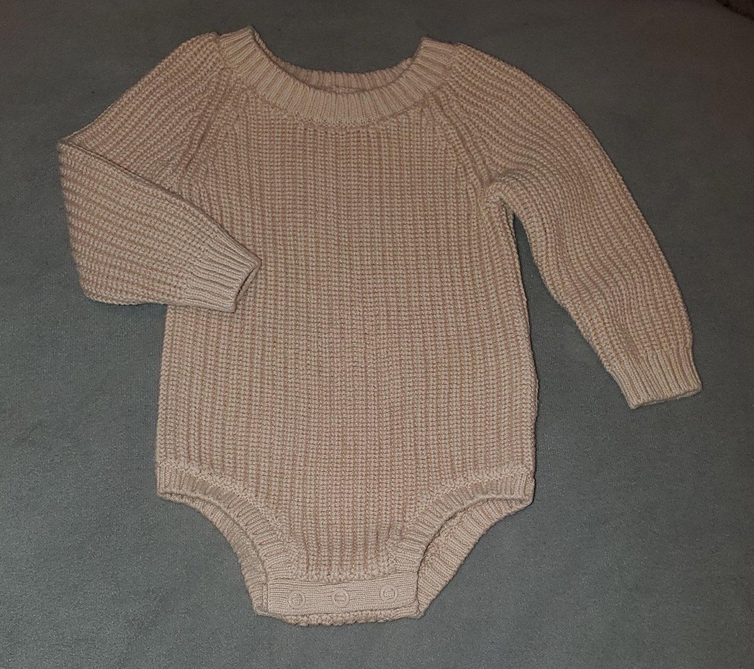 Little Navy Organic Cotton Beige Wide Ribbed Sweater Knit Romper Sz 6-9mo EUC