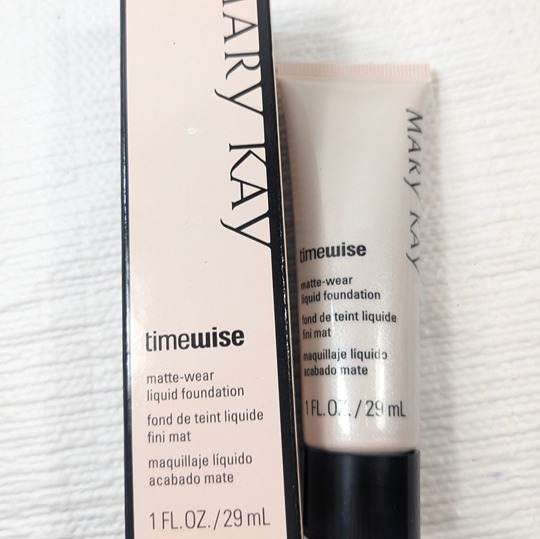 Mary Kay TimeWise Matte-Wear Liquid Foundation Bronze 5 Combination To Oily Skin