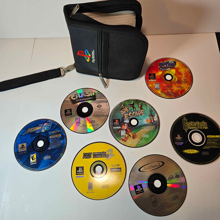 PS1 BUNDLE - 13 discs + Playstation Vintage CD Case