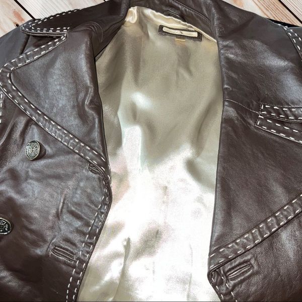 Wilson’s leather chocolate brown cropped jacket with cream stitching! high quality Euc!