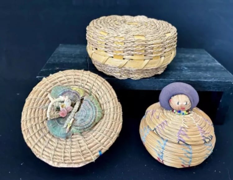 Vintage Miniature Native Indian Seminole 3 Baskets with Doll Head Knob Lid.