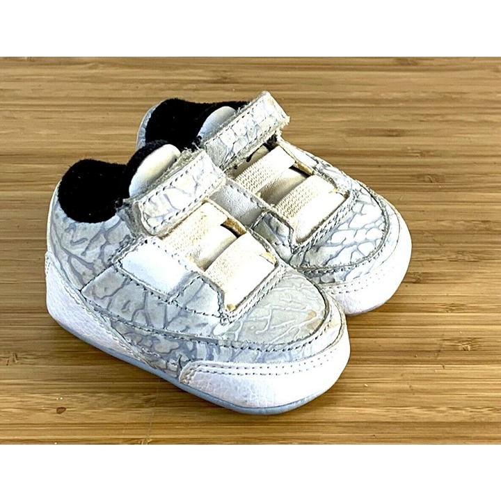Nike air Jordan 3 Retro size 1c shoes Cute !!! (Baby shoes)