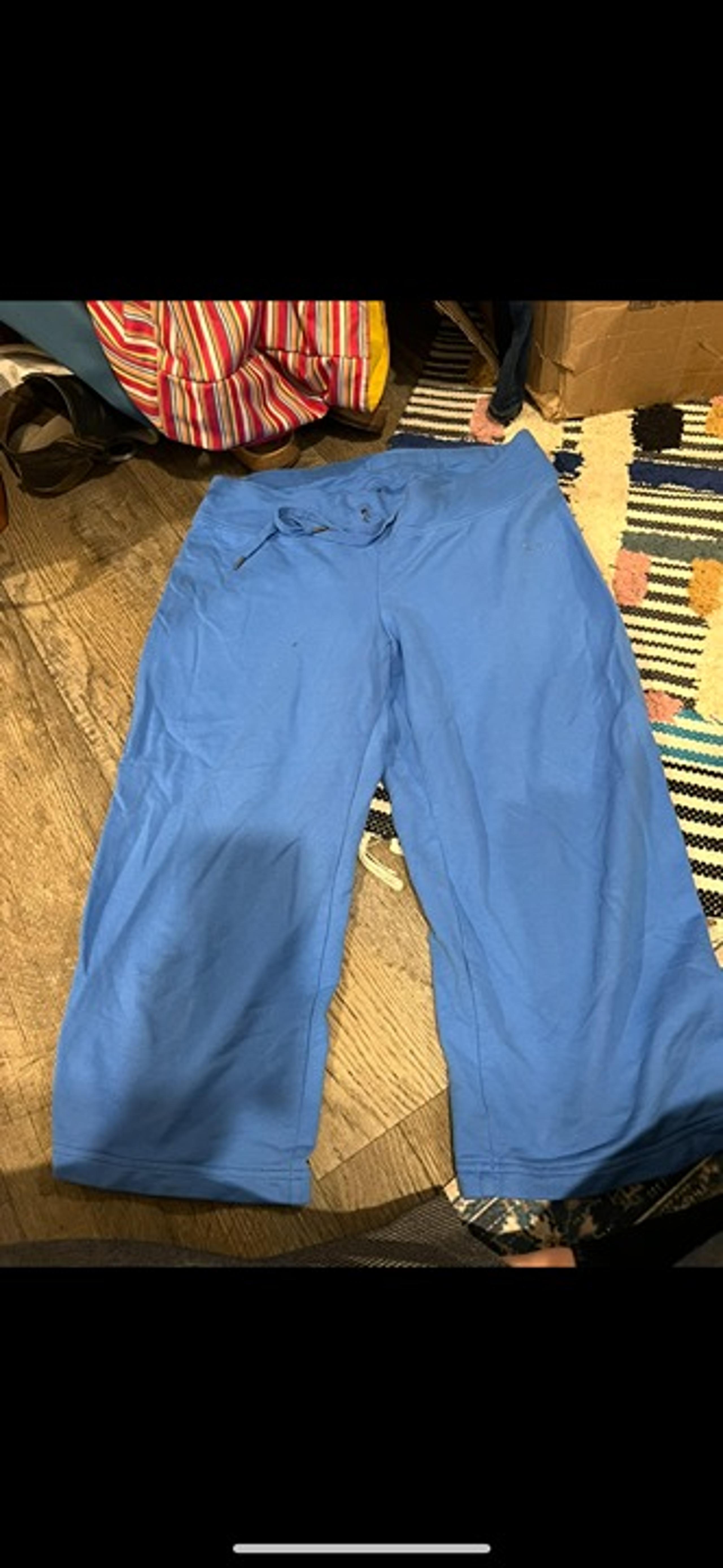 Reebok medium cropped blue pants
