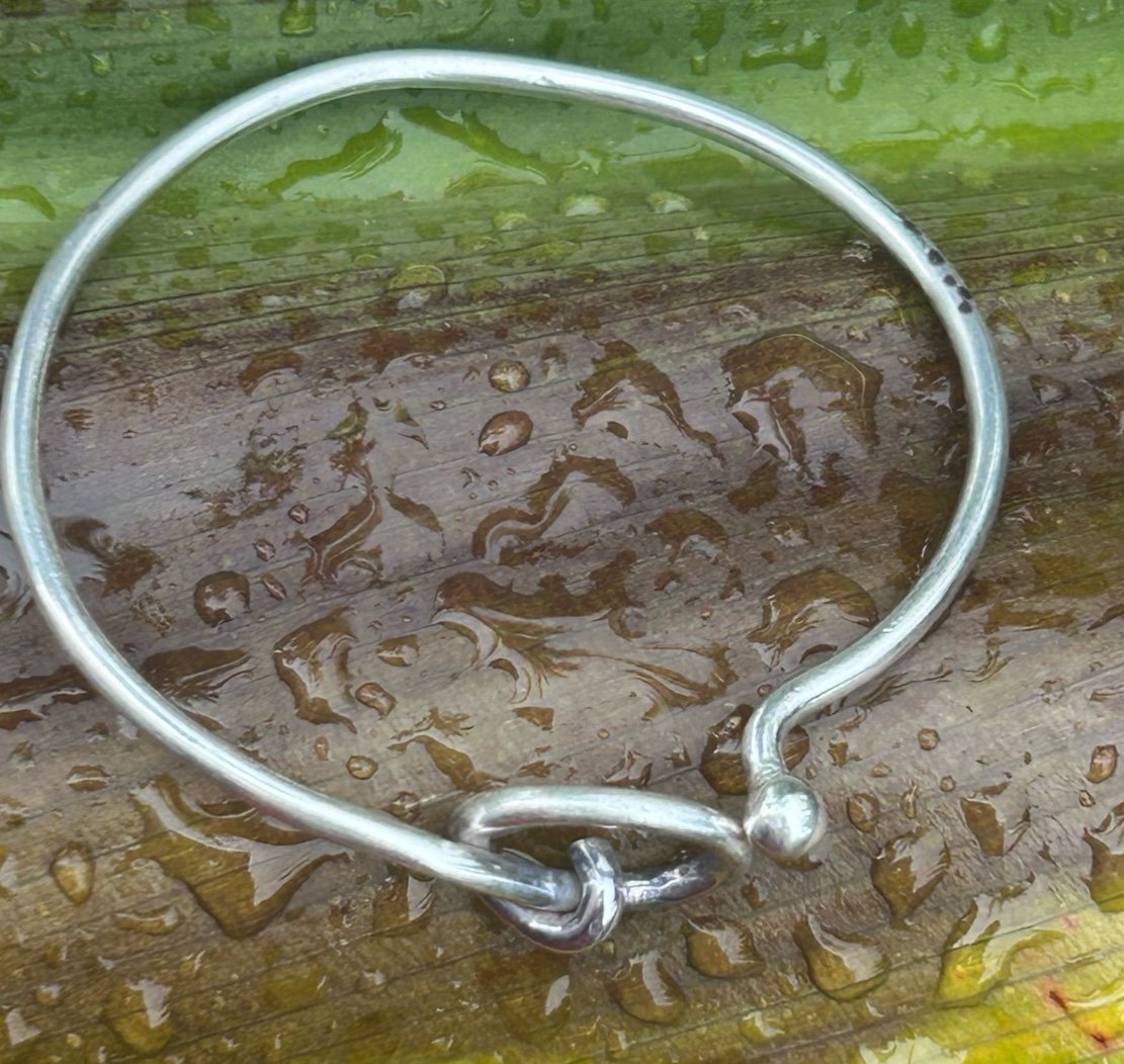 Vintage sterling silver 950 love knot hooked open bangle bracelet
