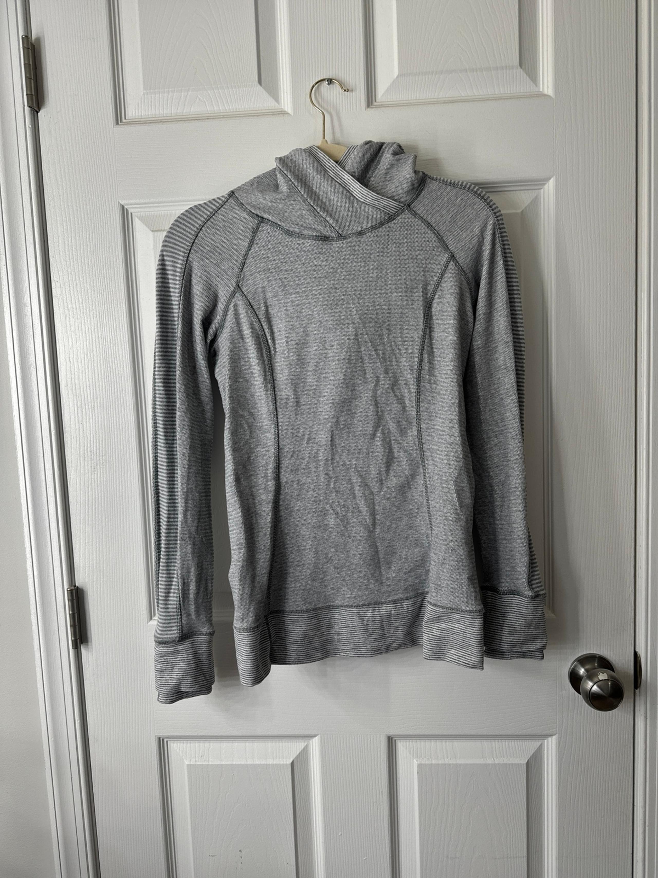 Women's Lululemon Think Fast Hoodie Size 6- Space Gray