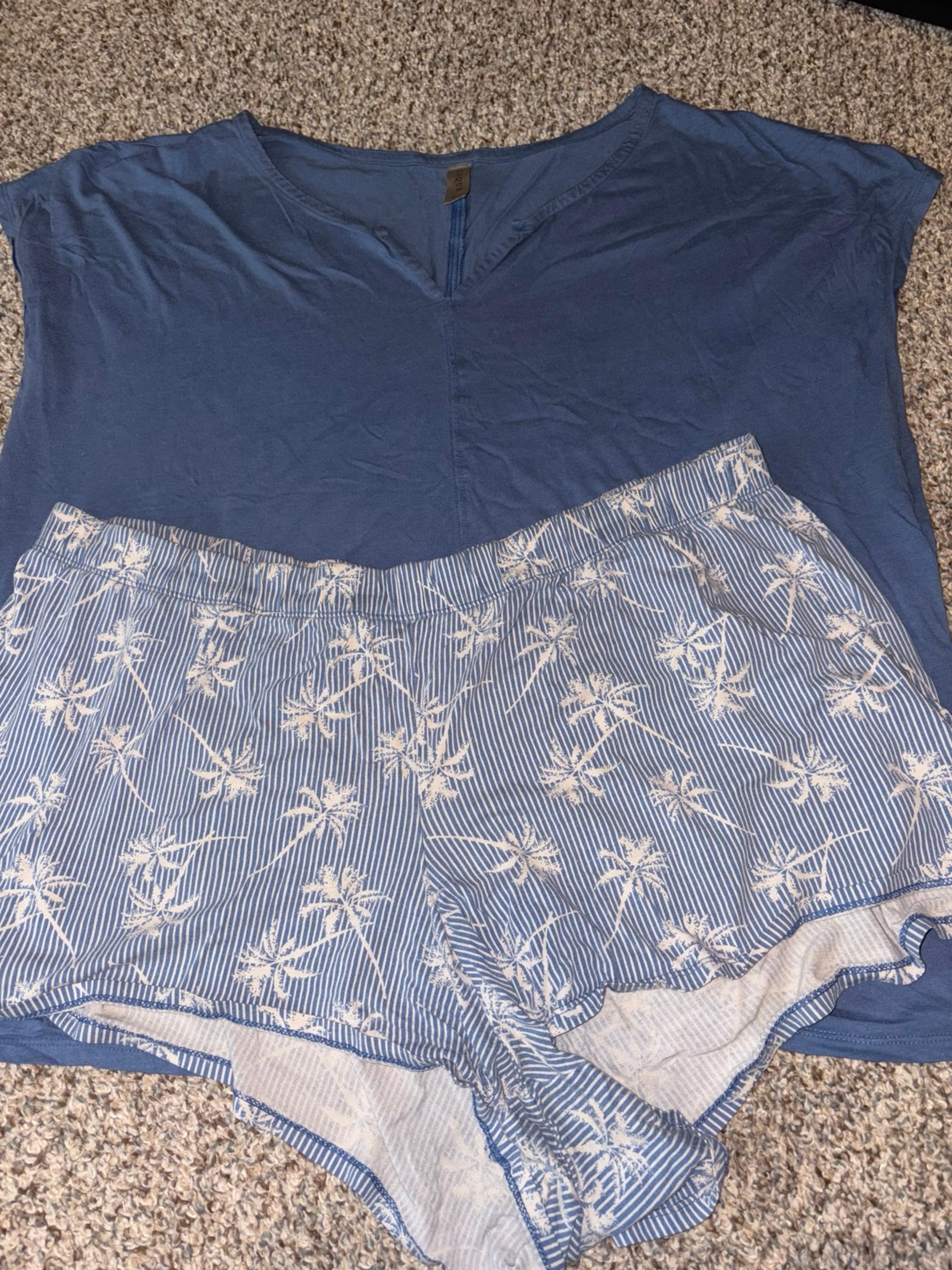 Cacique Brand Womens Size 18/20 Pajama Set