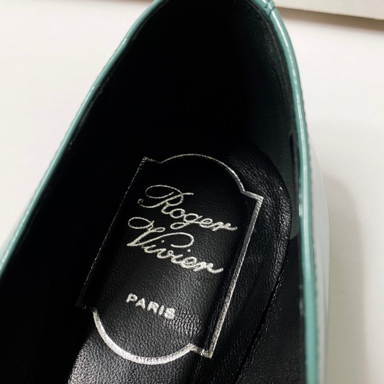 Roger Vivier Two Tones Teal & Black Color Buckle Ballerina Ballets Flat Shoes - detail