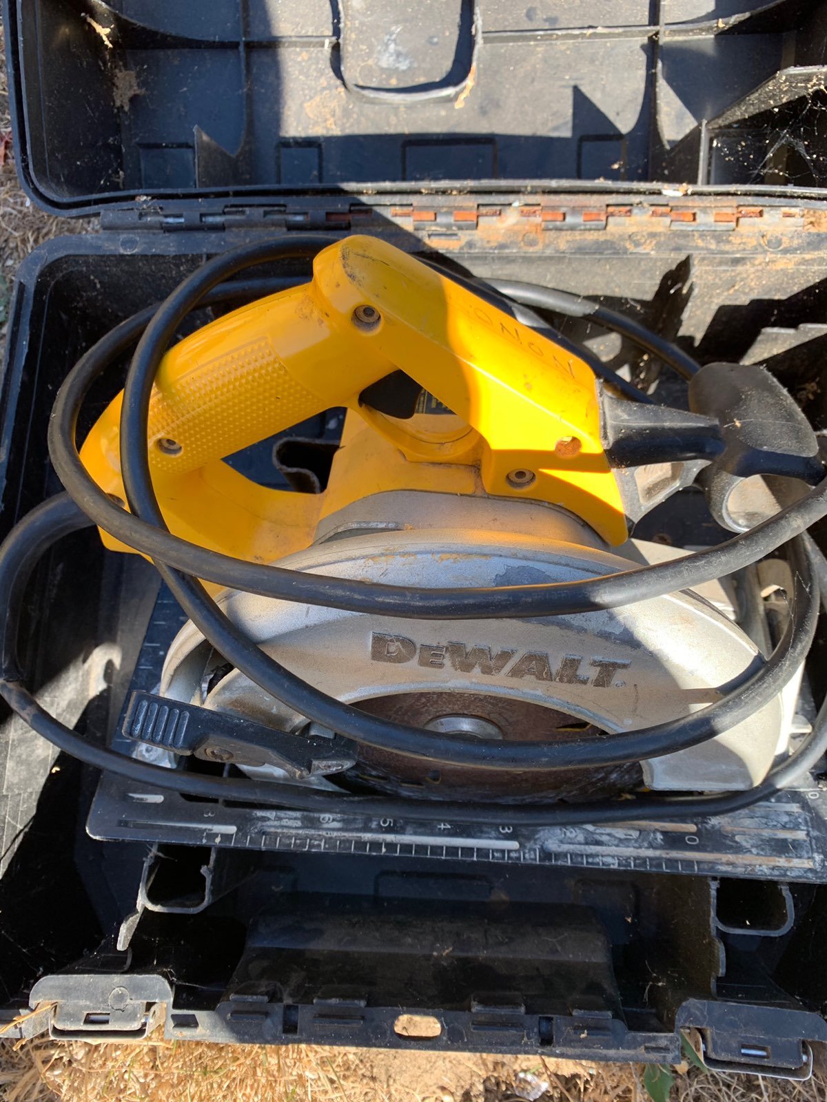 dewalt saw