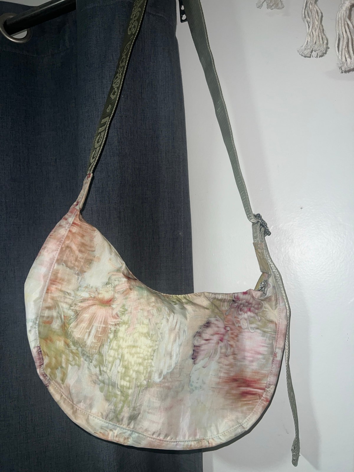 BAGGU Collina Strada Cream Chrysanthemum Medium Crescent Bag