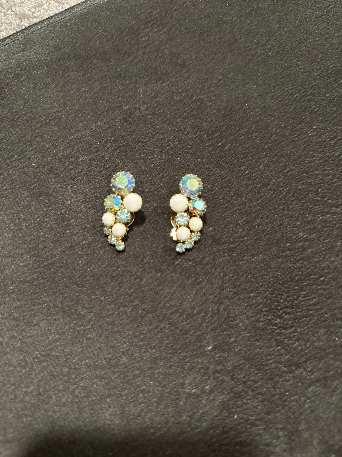 D&E Juliana clip on earrings